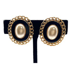 KENNETH JAY LANE SIGNED KJL GOLD ROPE PEARL w/ BLACK ENAMEL TRIM CLIP EARRINGS